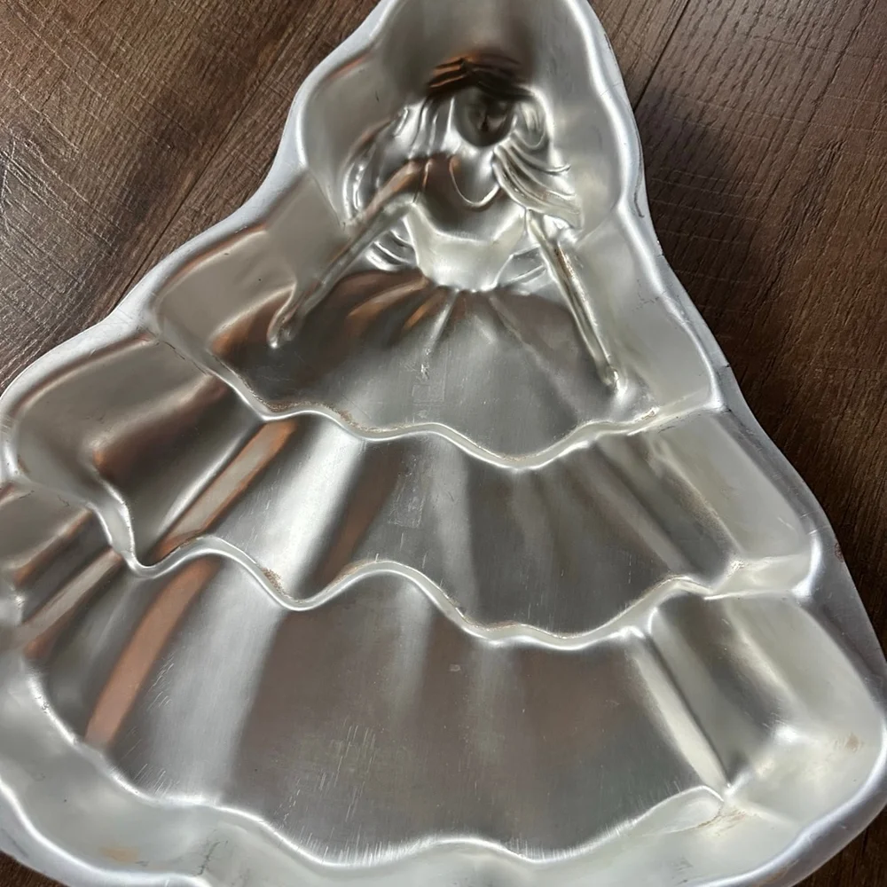 Wilton Silver Barbie 1995 special edition Doll Dress Cake Pan